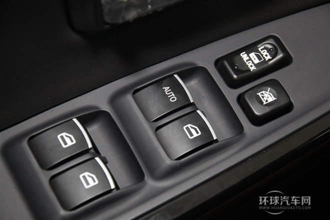 2013款 智尊版 2.0T手動兩驅精英型