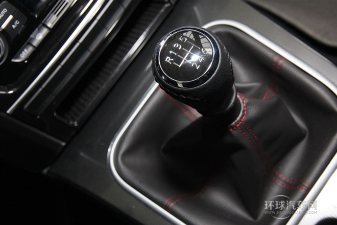 2013款 智尊版 2.0T手動兩驅精英型