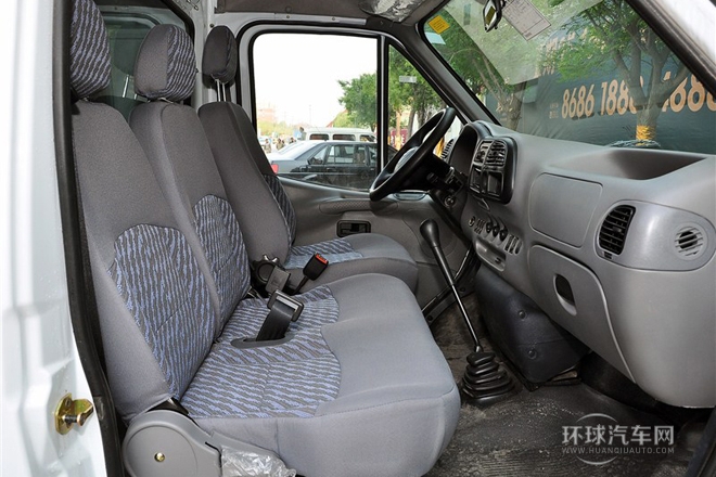 2013款 2.8T柴油廂式運輸車短軸中頂國IV