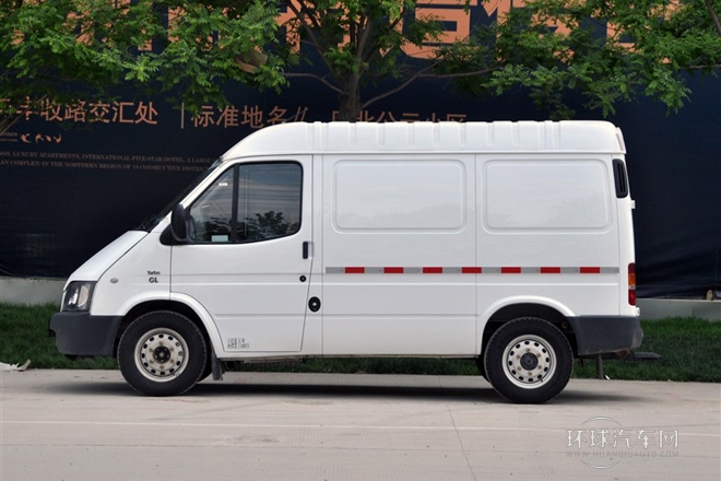 2013款 2.8T柴油廂式運輸車短軸中頂國IV