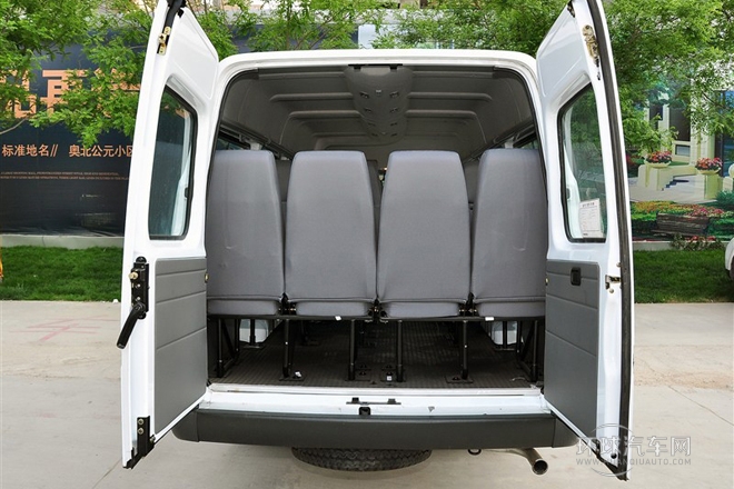 2013款 2.8T柴油后單胎型加長(zhǎng)軸中頂國(guó)IV