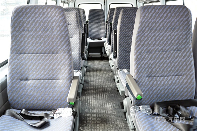 2013款 2.8T柴油后單胎型加長軸中頂國IV