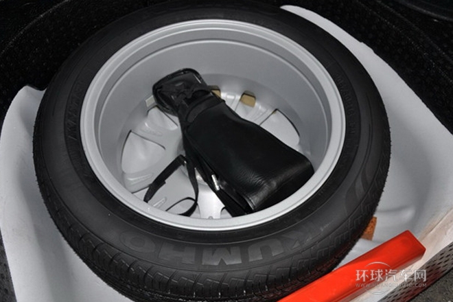 2012款 三廂 1.8L 手動風尚版