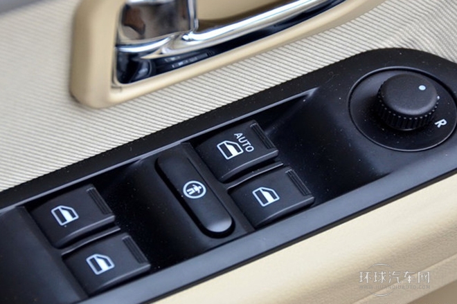 2012款 三廂 1.8L 手動風(fēng)尚版