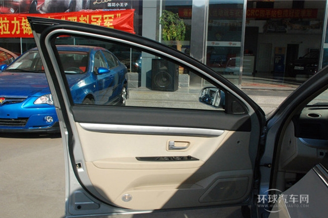 2012款 三廂 1.8L 手動(dòng)尊貴型