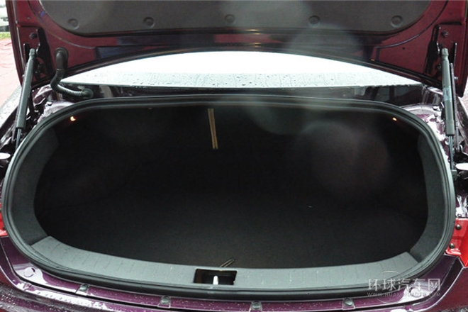 2012款 三廂 1.8L 手動(dòng)尊貴型