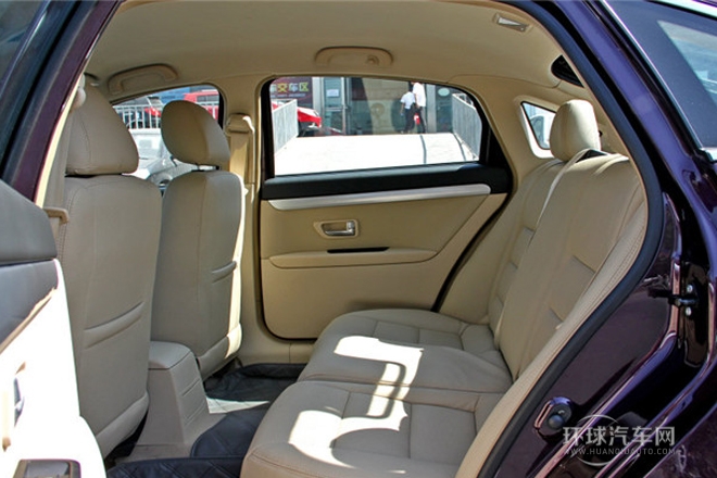 2012款 三廂 1.8L 自動尊貴型