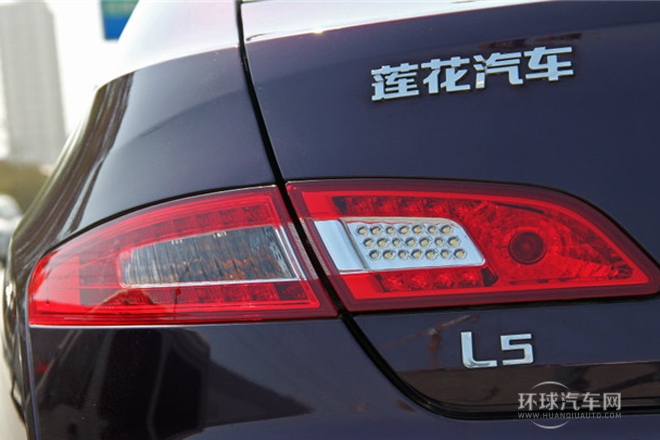 2012款 三廂 1.8L 自動尊貴型