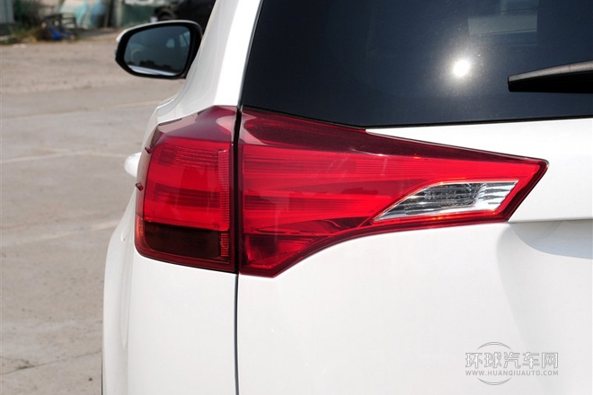 2013款 2.0L CVT四驅風尚版