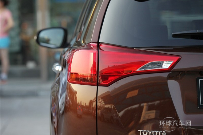 2013款 2.5L 自動(dòng)四驅(qū)豪華版