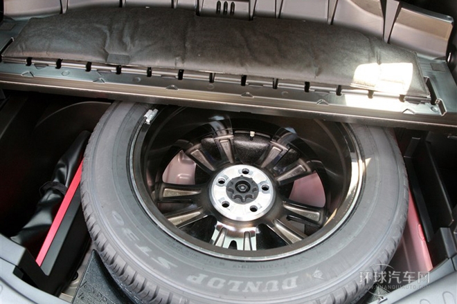 2013款 2.5L 自動(dòng)四驅(qū)尊貴版