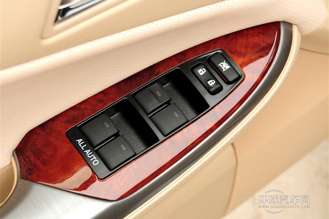 2012款 V6 2.5L Royal 導(dǎo)航版