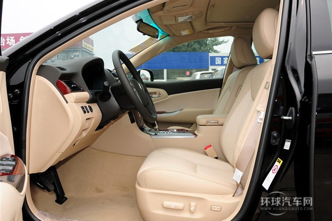 2012款 V6 2.5L Royal 導(dǎo)航版