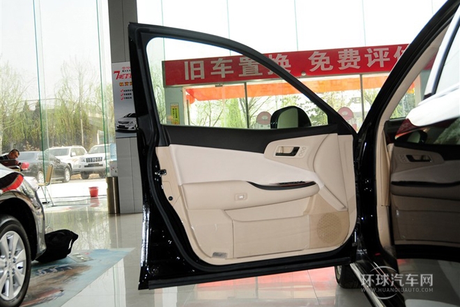 2012款 V6 2.5L Royal 舒適版