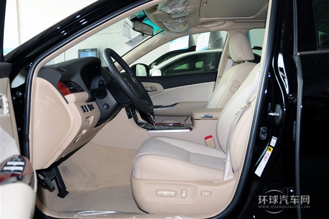 2012款 V6 2.5L Royal 舒適版