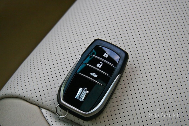 2012款 V6 2.5L Royal Saloon