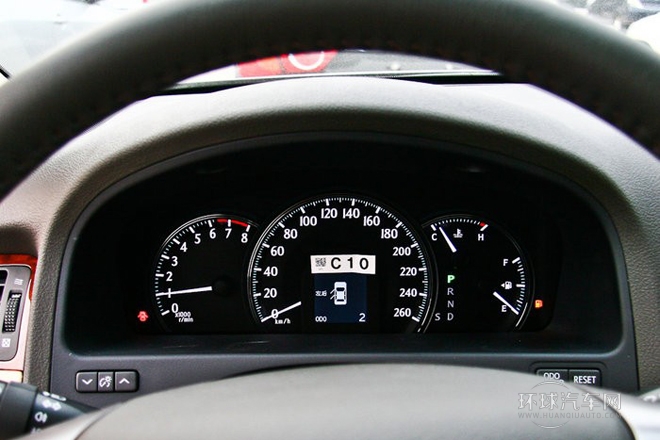 2012款 V6 2.5L Royal Saloon