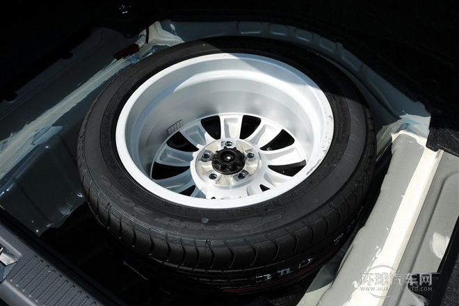 2012款 V6 2.5L Royal Saloon尊貴版