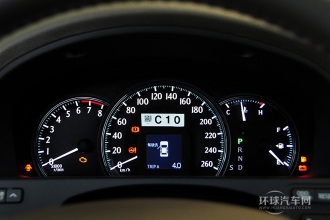 2012款 V6 2.5L Royal Saloon尊貴版