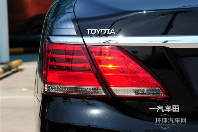 2012款 V6 2.5L Royal Saloon尊貴版