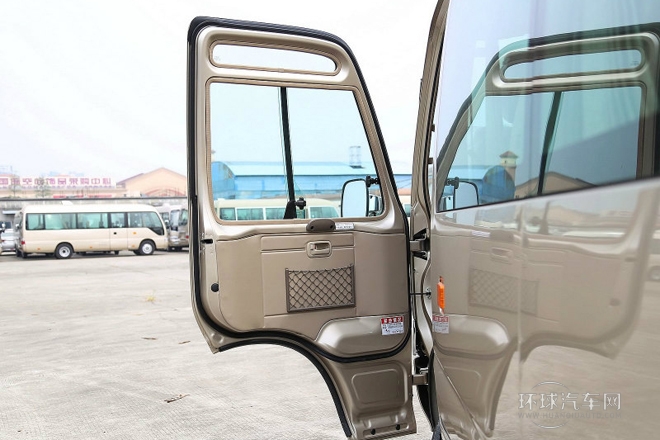 2013款 4.0L汽油豪華版 23座6GR