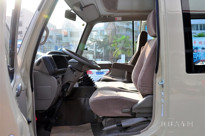 2013款 4.0L汽油豪華版 20座6GR