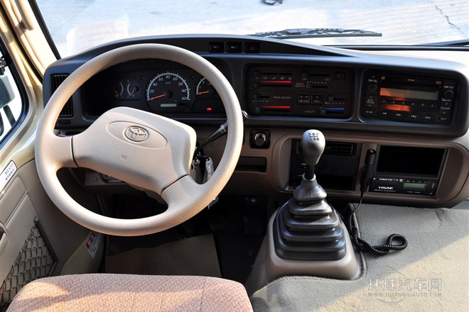 2013款 4.0L汽油豪華版 20座6GR