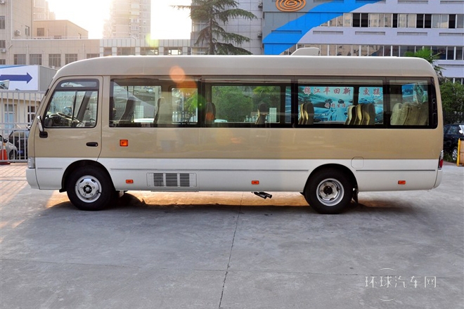 2013款 4.0L汽油豪華版 20座6GR