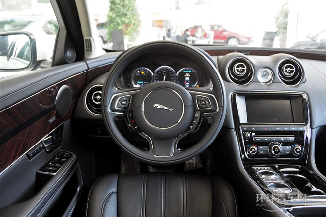 2013款 XJL 5.0 SC 巔峰創(chuàng)世版 四座