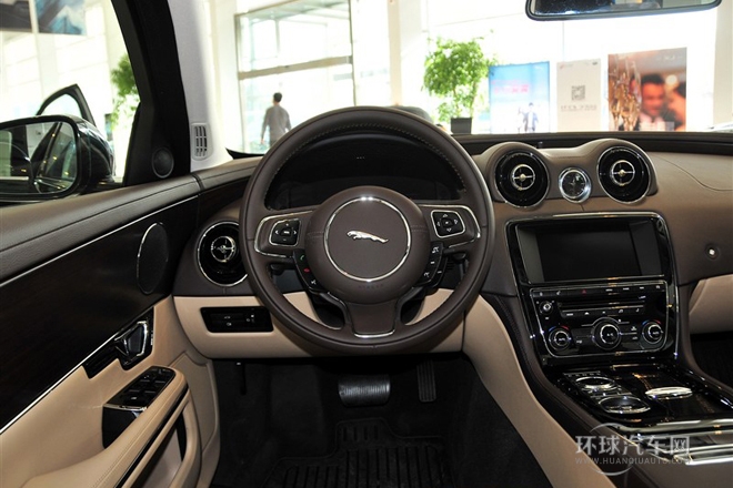 2014款 XJL 2.0T 兩驅(qū)典雅商務版