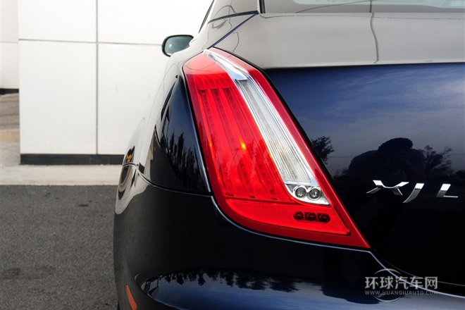 2014款 XJL 2.0T 兩驅全景商務版