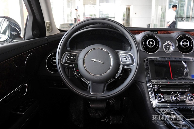 2014款 XJL 2.0T 兩驅全景商務版