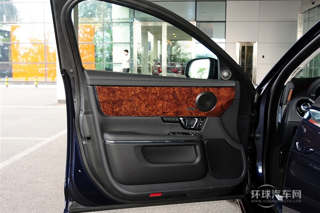 2014款 XJL 2.0T 兩驅全景商務版