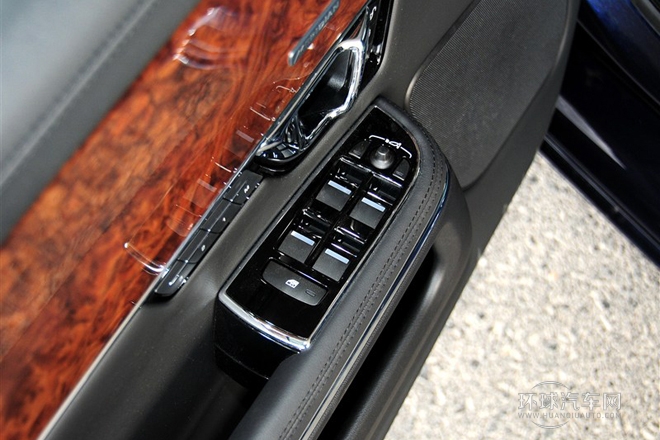 2014款 XJL 2.0T 兩驅全景商務版