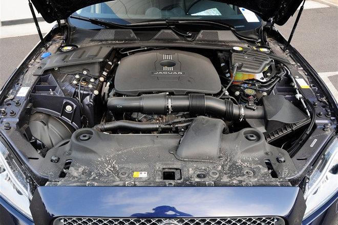 2014款 XJL 2.0T 兩驅(qū)全景商務(wù)版