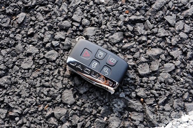 2014款 XJL 2.0T 兩驅全景商務版