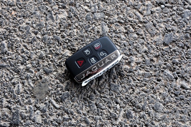 2014款 XJL 2.0T 兩驅尊享商務版