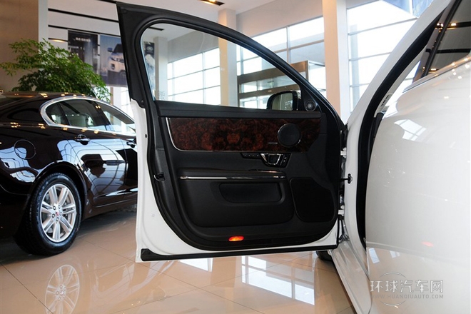 2014款 XJL 3.0 SC 兩驅全景商務版