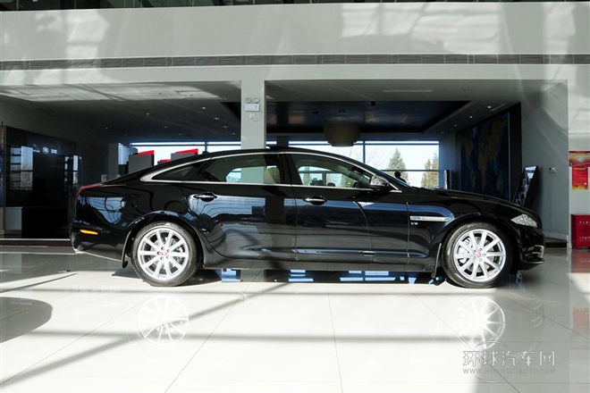 2014款 XJL 3.0 SC 兩驅(qū)尊享商務(wù)版