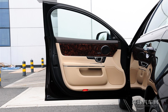 2014款 XJL 3.0 SC 四驅(qū)全景商務(wù)版