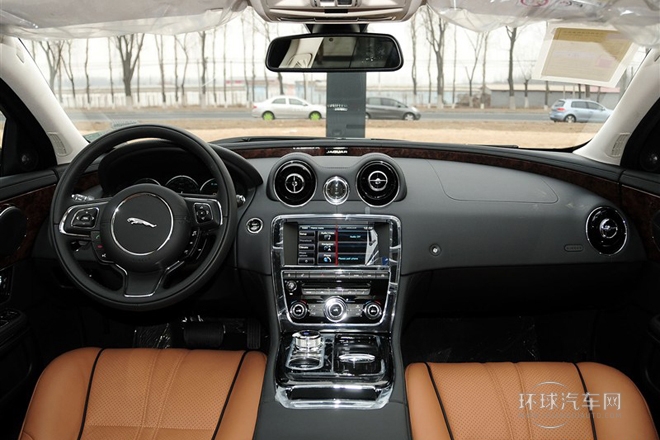 2014款 XJL 3.0 SC 四驅(qū)尊享商務(wù)版