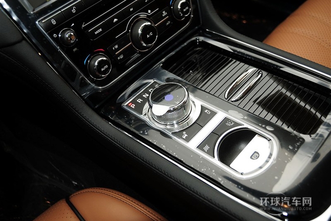 2014款 XJL 3.0 SC 四驅(qū)尊享商務(wù)版