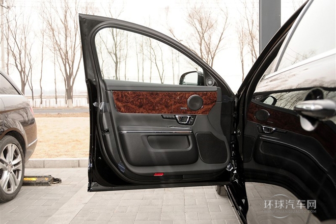 2014款 XJL 3.0 SC 四驅(qū)尊享商務(wù)版