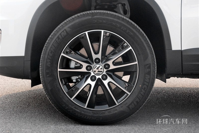 2015款 1.8TSI 自動兩驅(qū)30周年紀(jì)念版