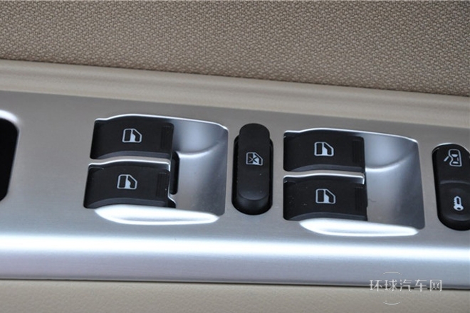 2012款 2.0L 手動舒適型