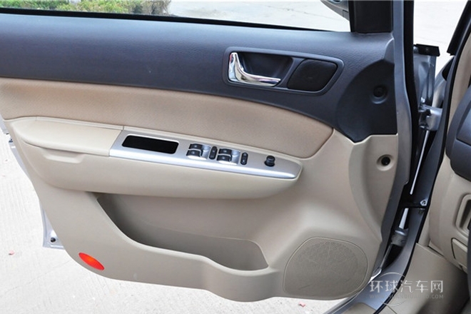 2012款 2.0L 手動舒適型