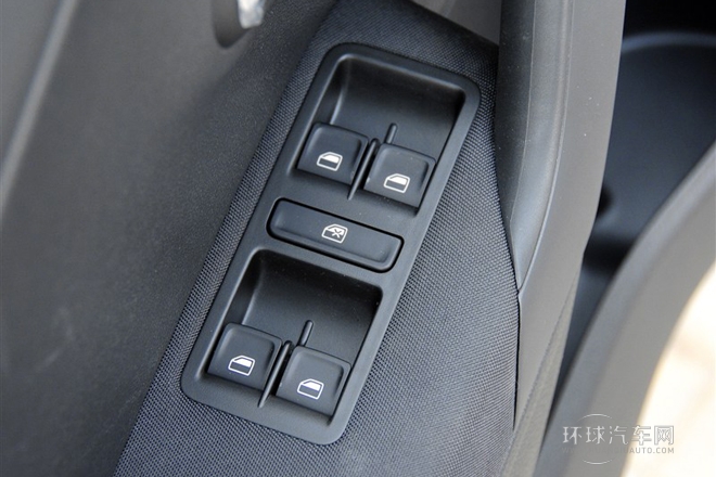 2015款 1.6L 自動(dòng)30周年紀(jì)念版