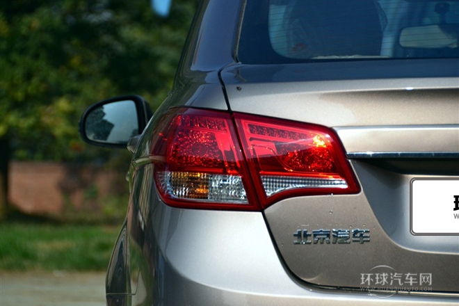 2013款 三廂 1.3L 手動(dòng)樂天版