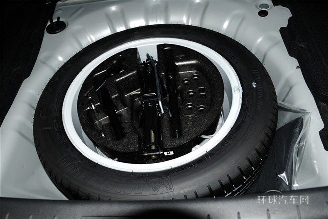 2013款 改款 2.0L 豪華版