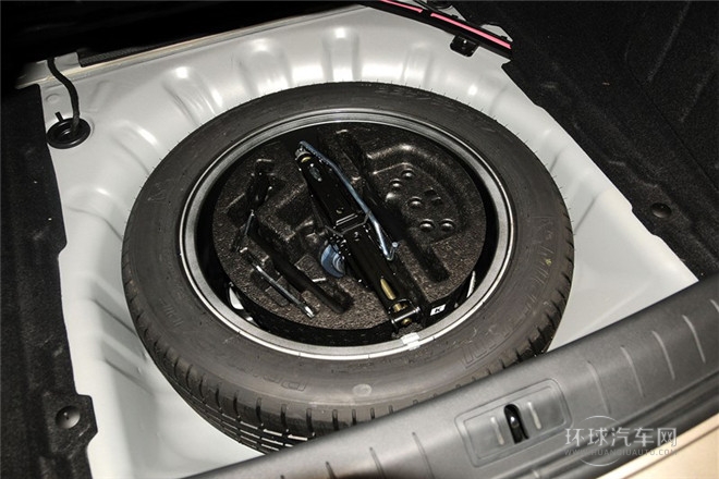 2013款 改款 2.5L 豪華版